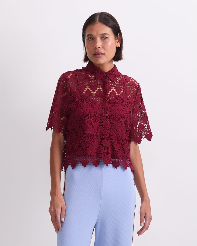 Ariana Lace Cropped Shirt in PINOT