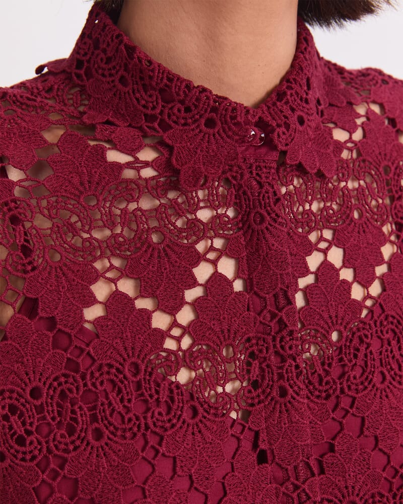 Ariana Lace Cropped Shirt in PINOT