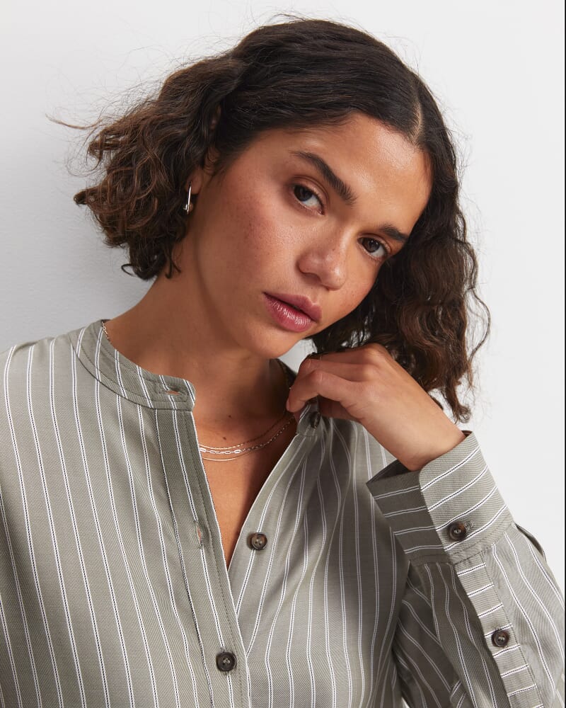 Solene Yarn-Dyed Shirt in KHAKI/WHITE