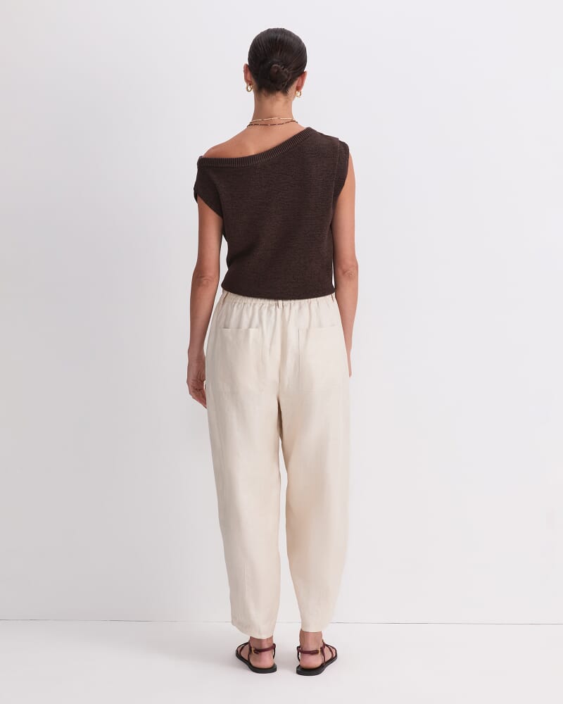 Jamie Barrel Linen Pant in ECRU