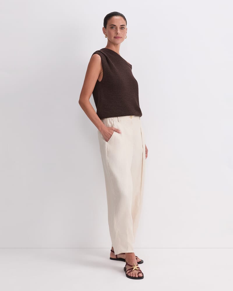 Jamie Barrel Linen Pant in ECRU