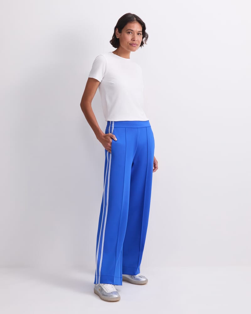 Lina Trackpant in AZURE