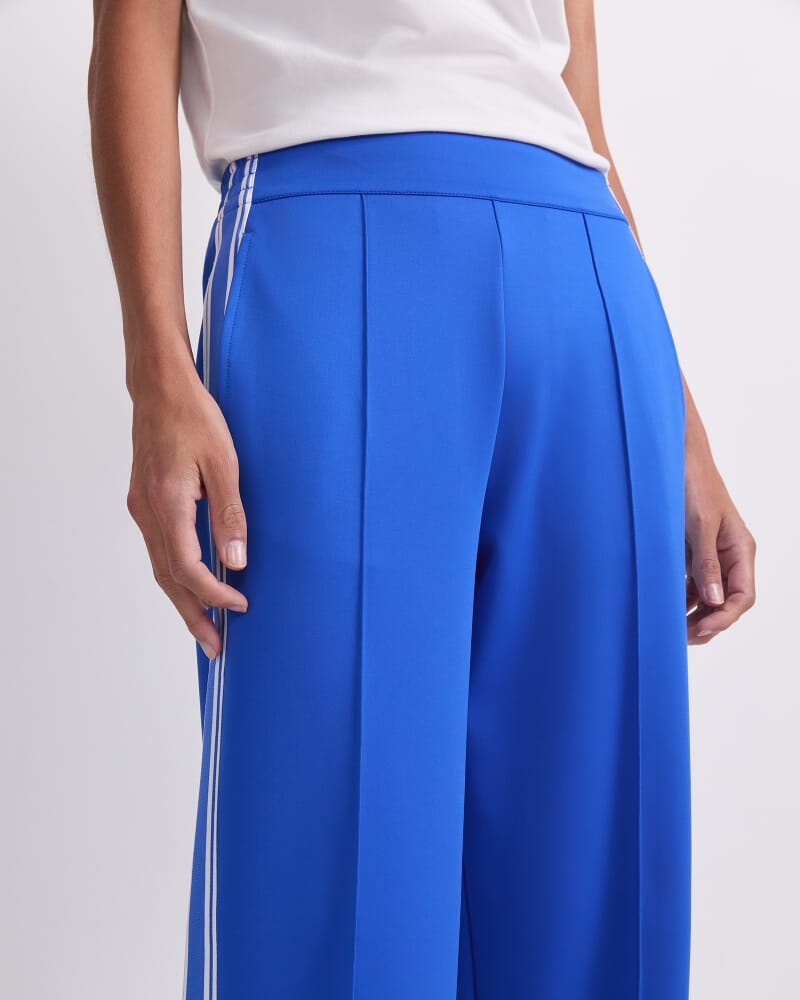 Lina Trackpant in AZURE