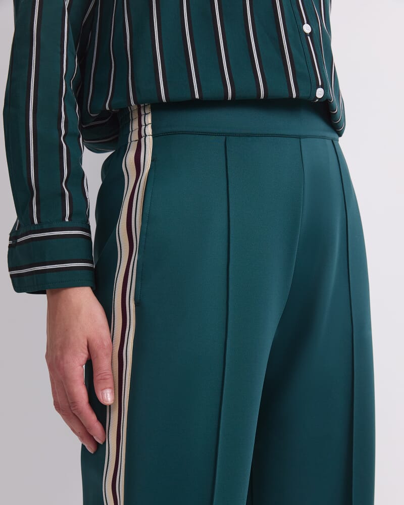 Lina Trackpant in DARK JADE