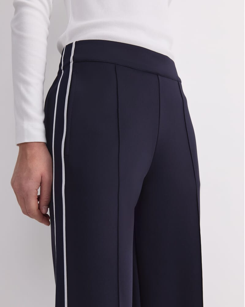 Lina Trackpant in NAVY