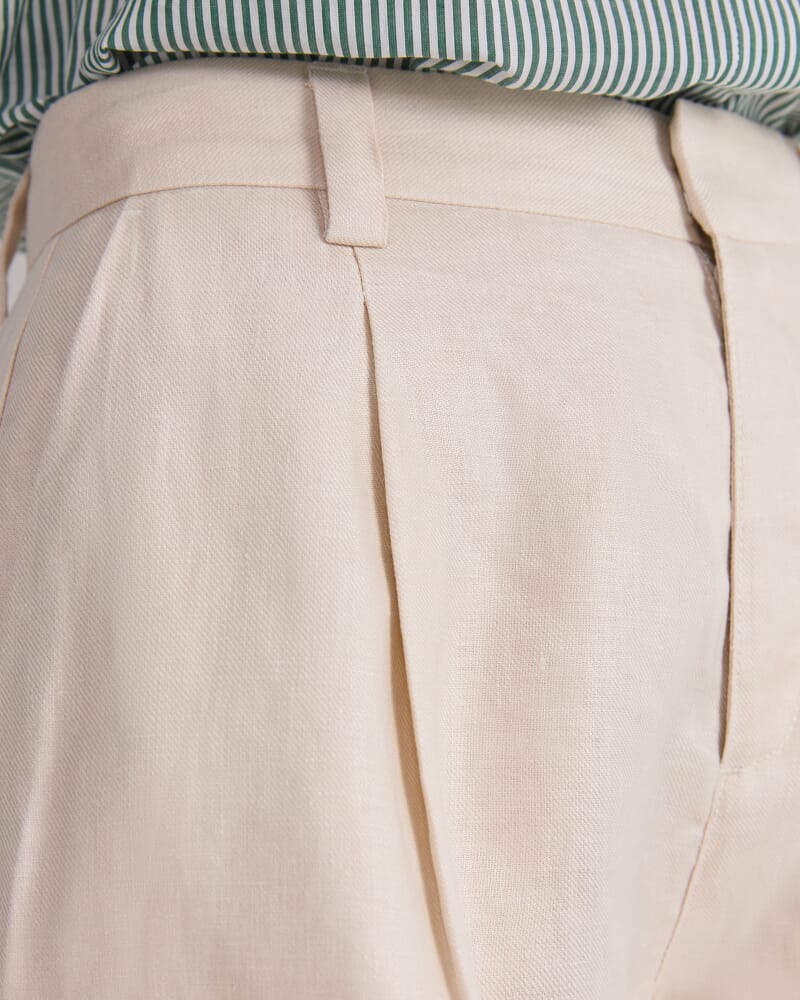 Jamie Linen Pleat Short in ECRU