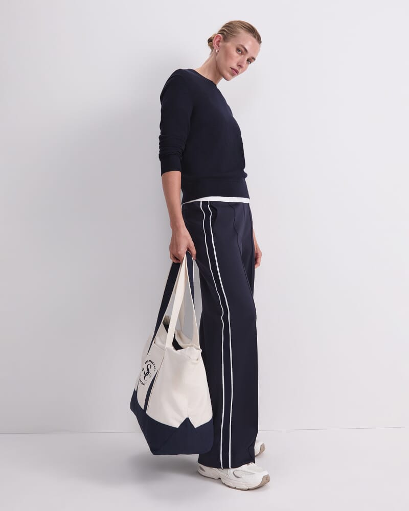 Francis Crew Sweater in NAVY