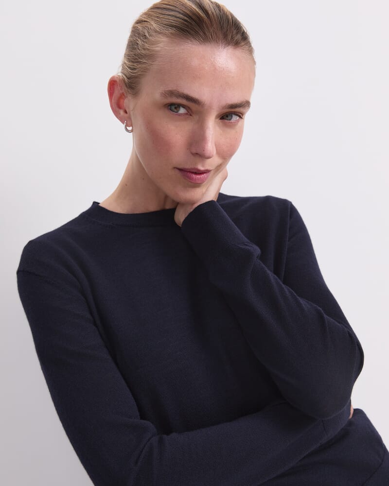 Francis Crew Sweater in NAVY