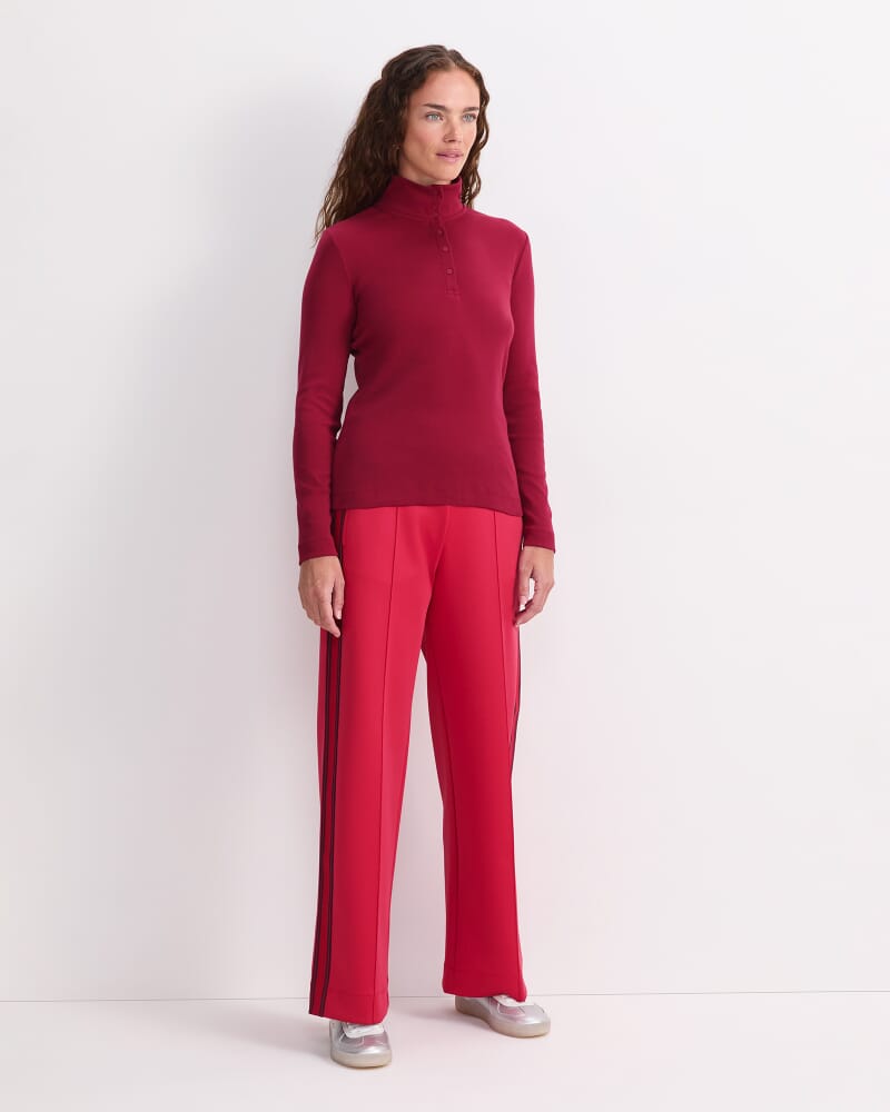 Lucy Snap Funnel Neck Top in WINE