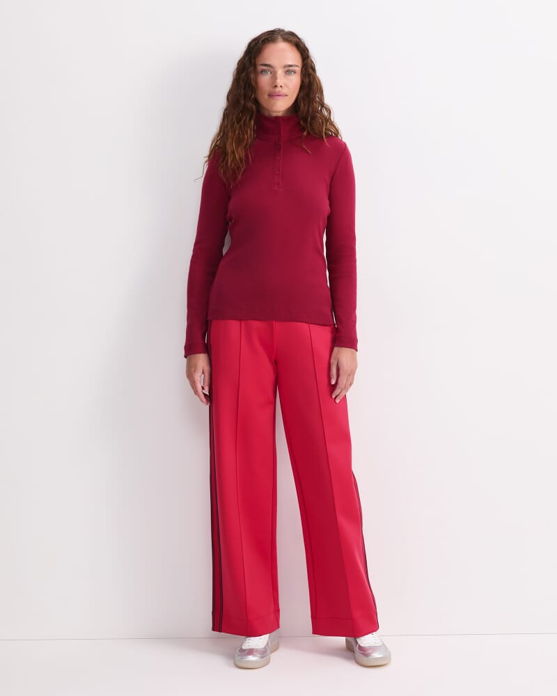 Lucy Snap Funnel Neck Top in WINE