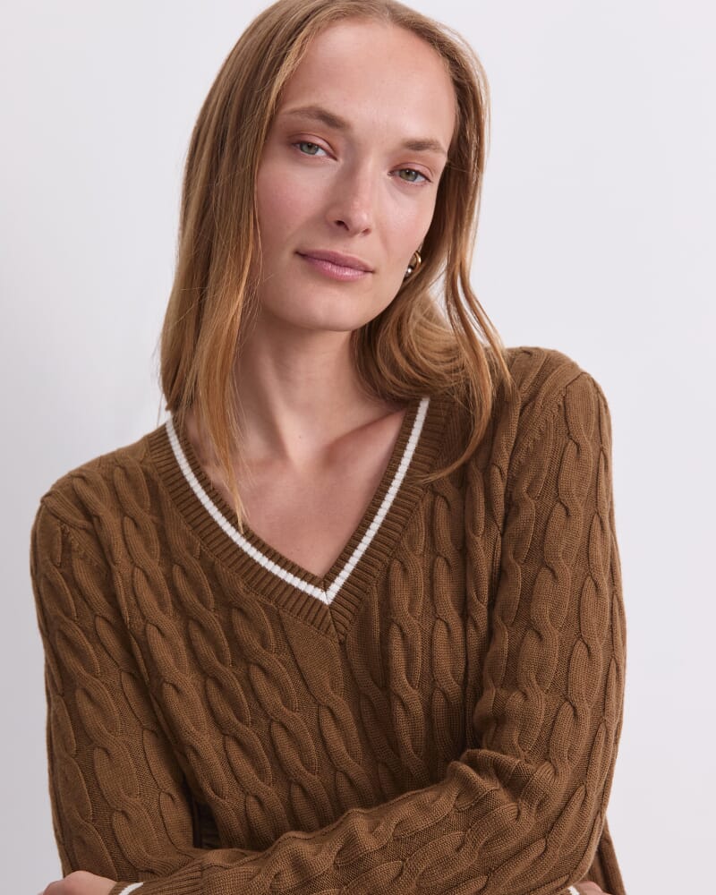 Merino Cable V-Neck Sweater in TOBACCO