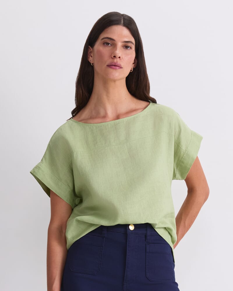 Dahlia Shell Top in APPLE