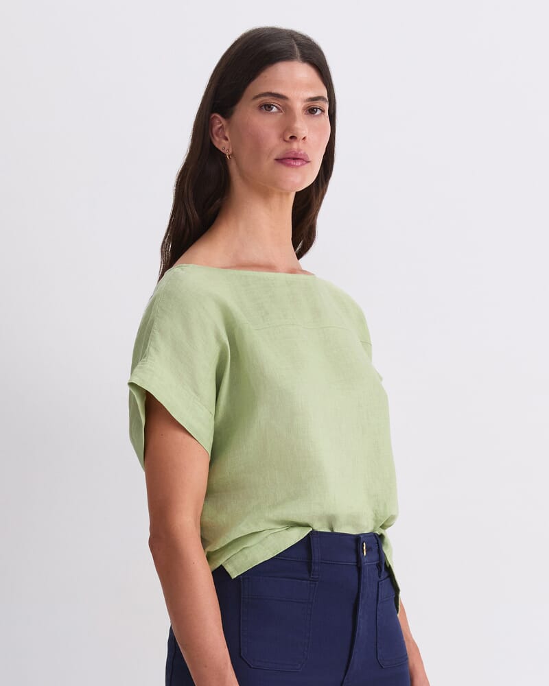 Dahlia Shell Top in APPLE