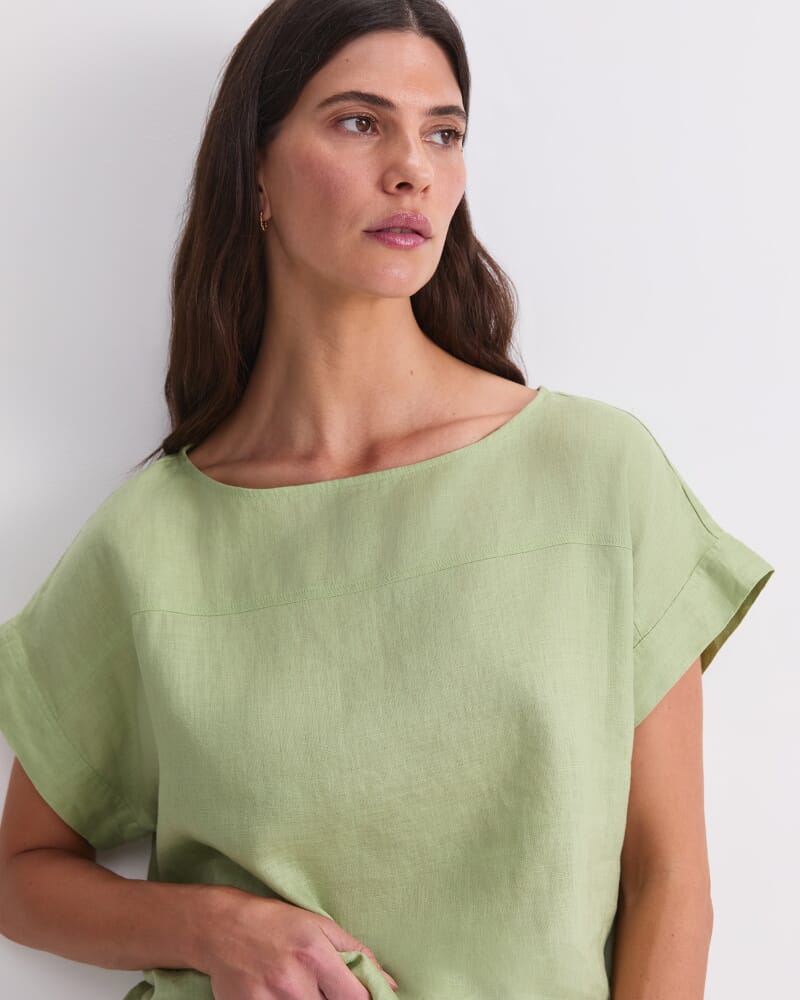 Dahlia Shell Top in APPLE