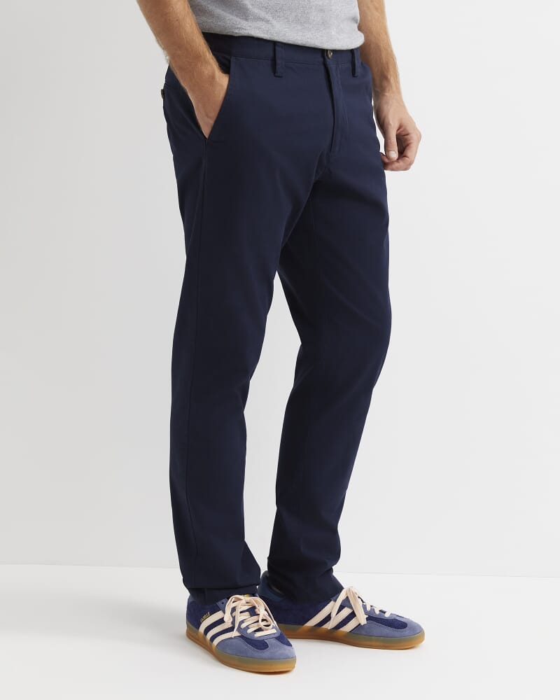 Newport Travel Pant in NAVY