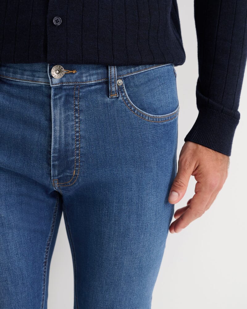 William Straight Leg Jean in INDIGO WASH