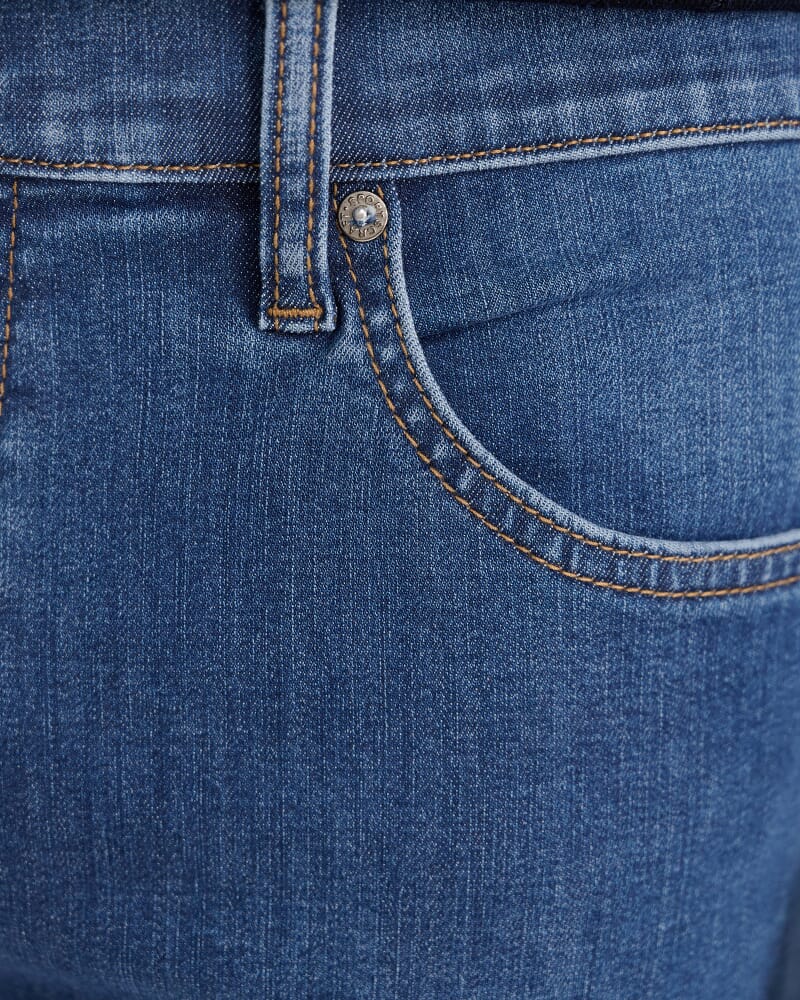 William Straight Leg Jean in INDIGO WASH