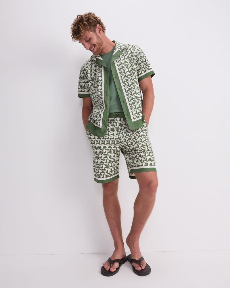Dominic Linen Short in PESTO