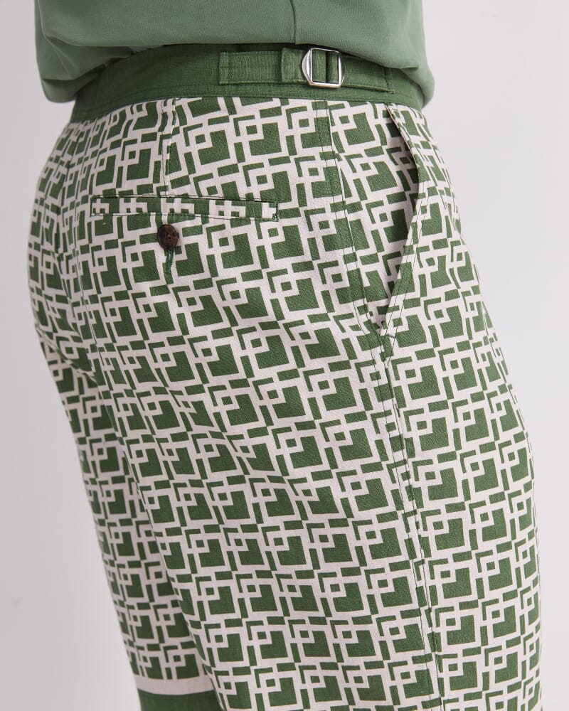 Dominic Linen Short in PESTO
