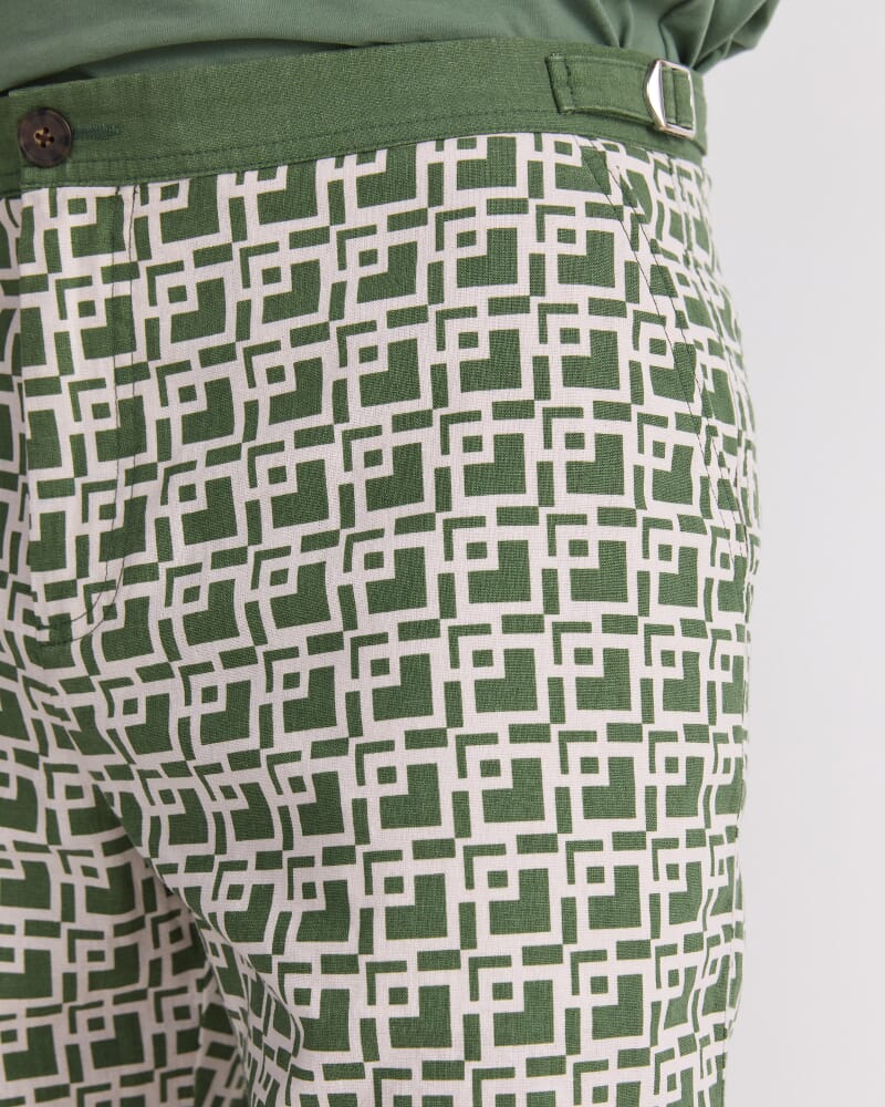 Dominic Linen Short in PESTO
