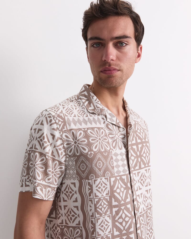 Casper Short Sleeve Print Shirt in FAWN