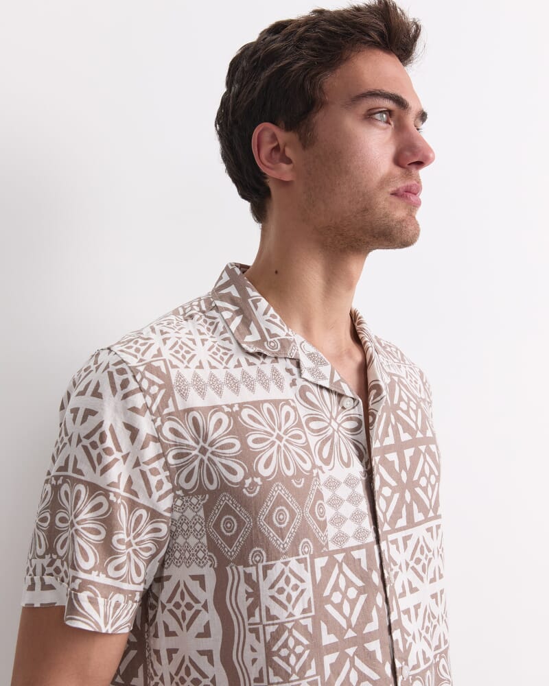 Casper Short Sleeve Print Shirt in FAWN