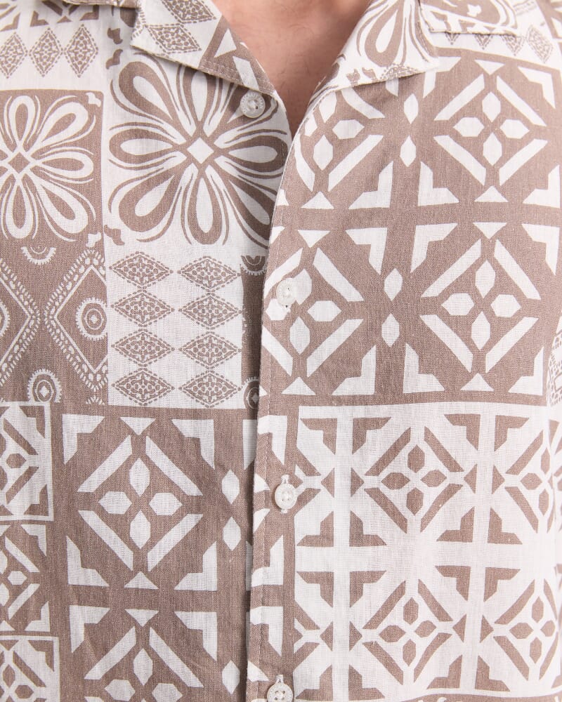 Casper Short Sleeve Print Shirt in FAWN