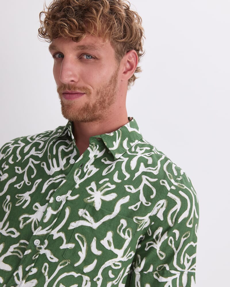 Milo Short Sleeve Print Shirt in PESTO