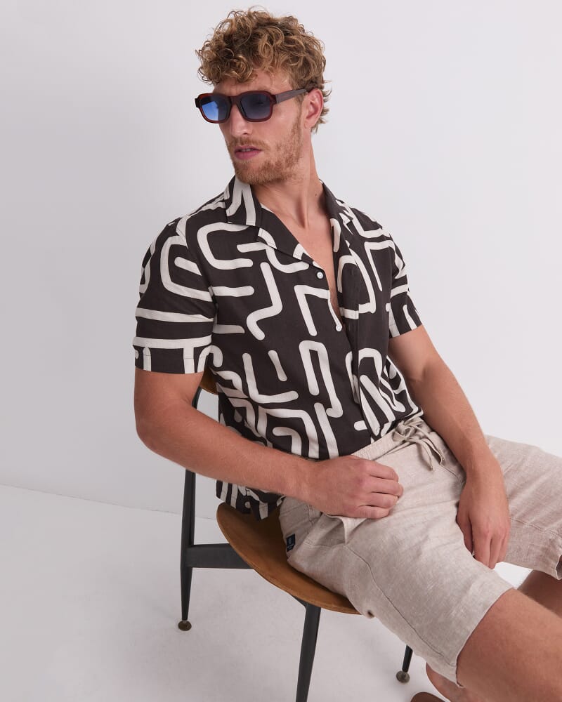 Kewarra Resort Shirt in CHOC/WHITE