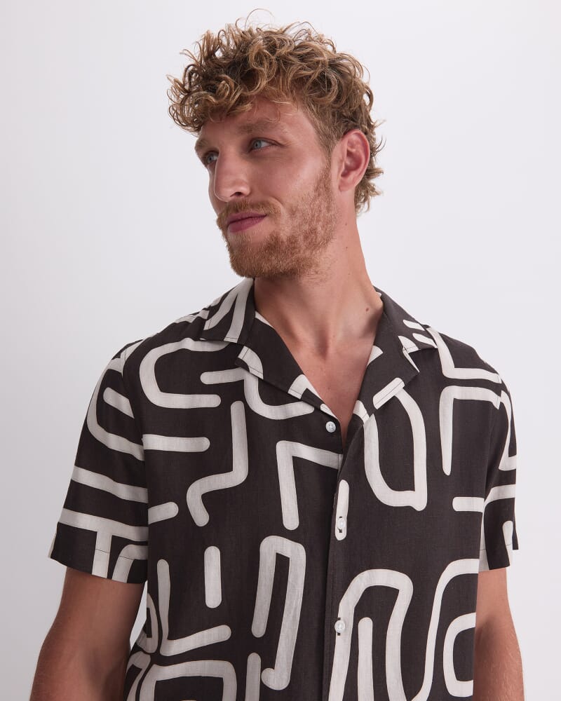 Kewarra Resort Shirt in CHOC/WHITE