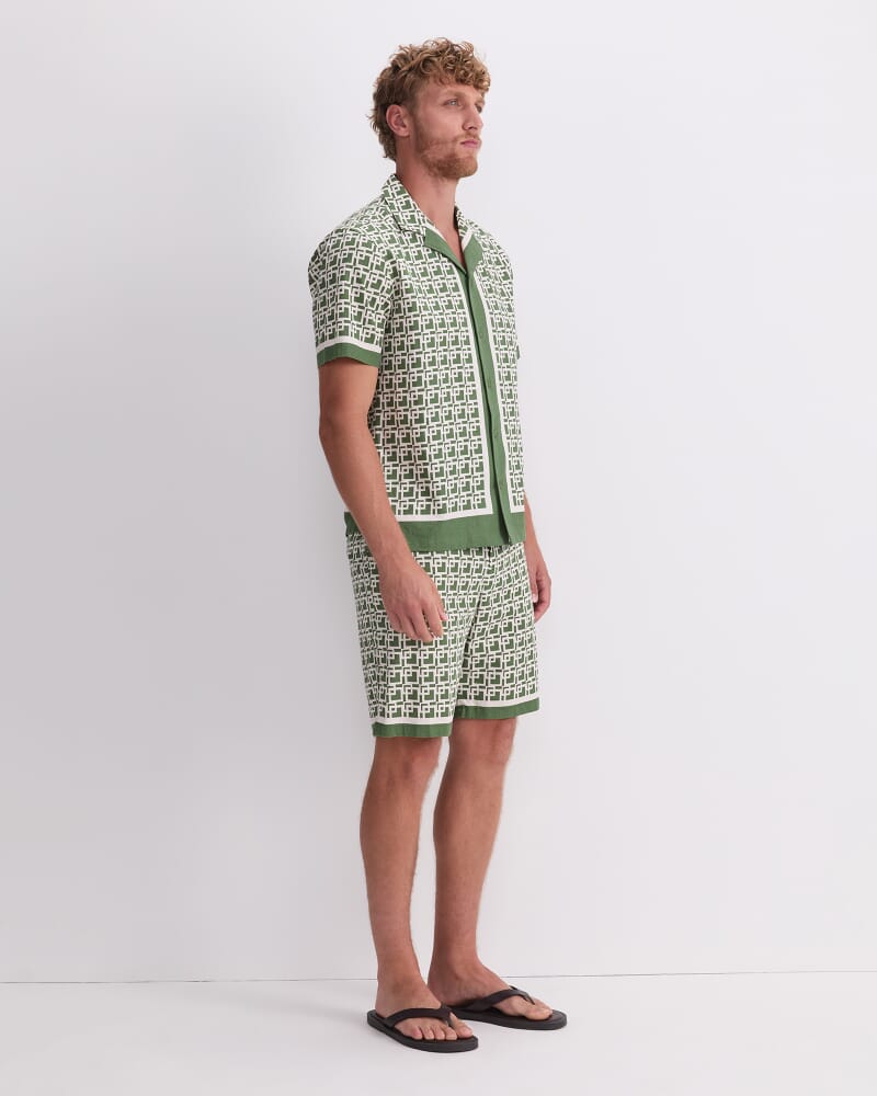 Dominic Resort Shirt in PESTO