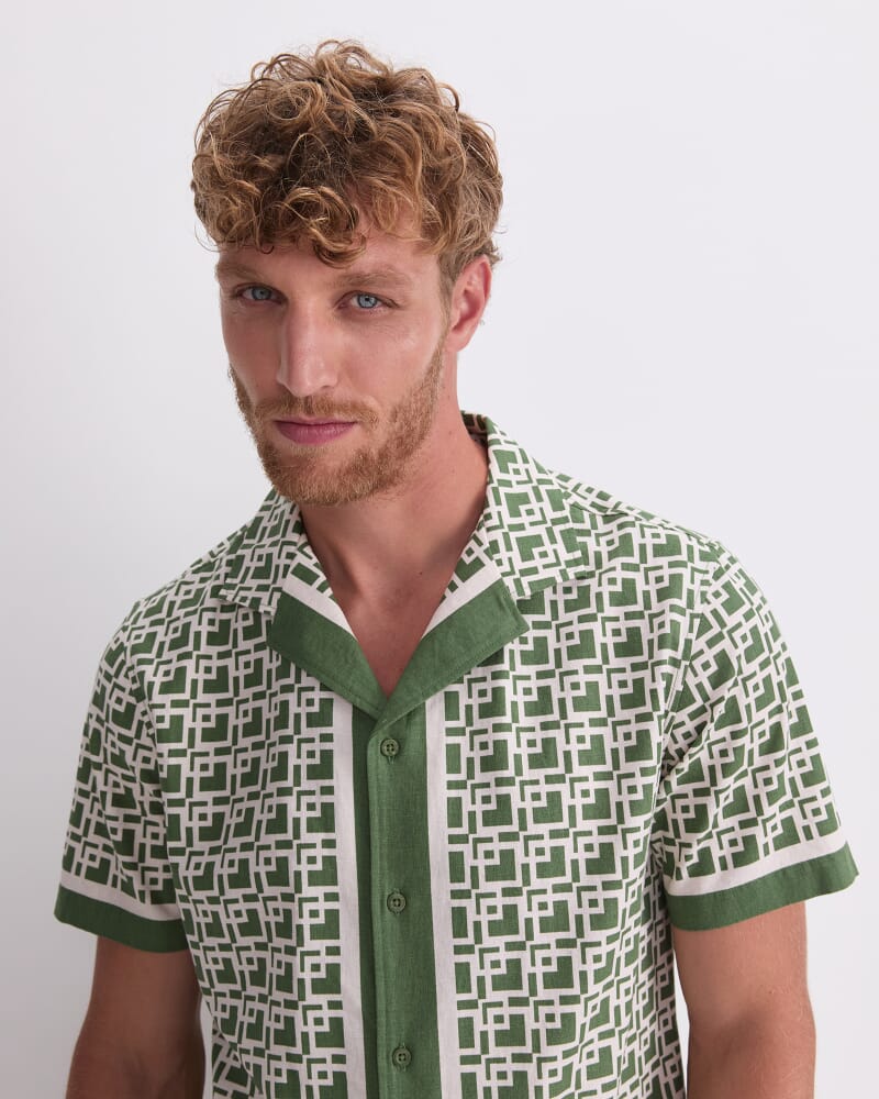 Dominic Resort Shirt in PESTO