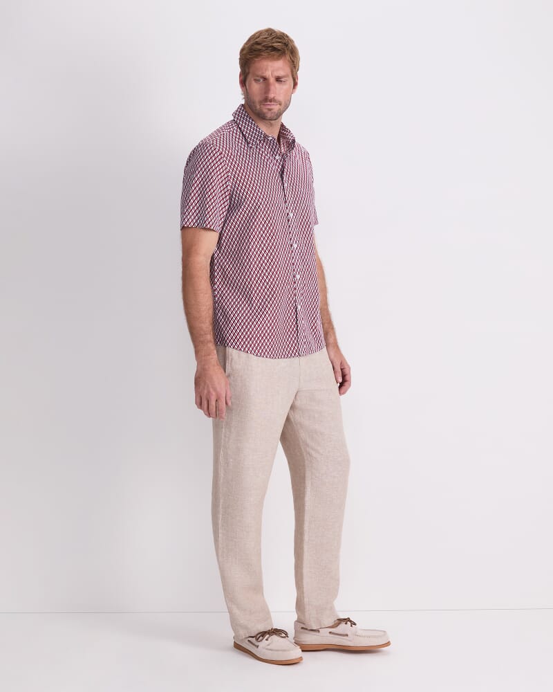 Joss Short Sleeve Print Shirt in WINE