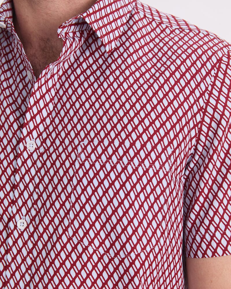 Joss Short Sleeve Print Shirt in WINE