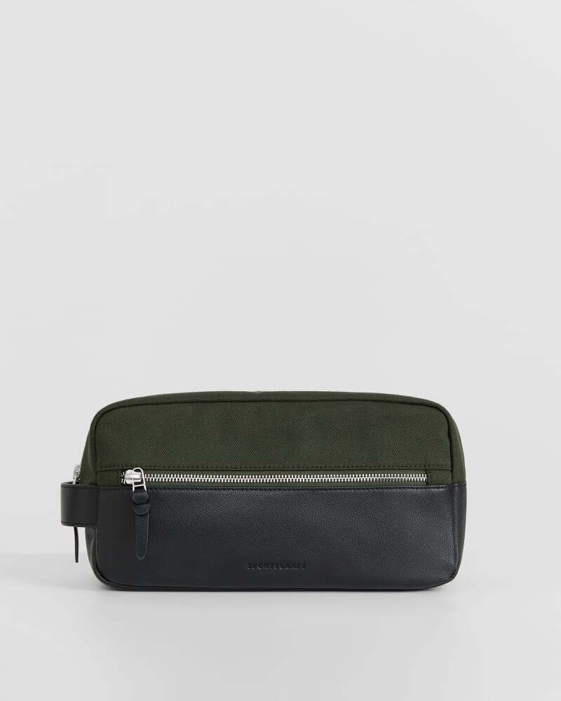 Howard Wash Bag in FOREST