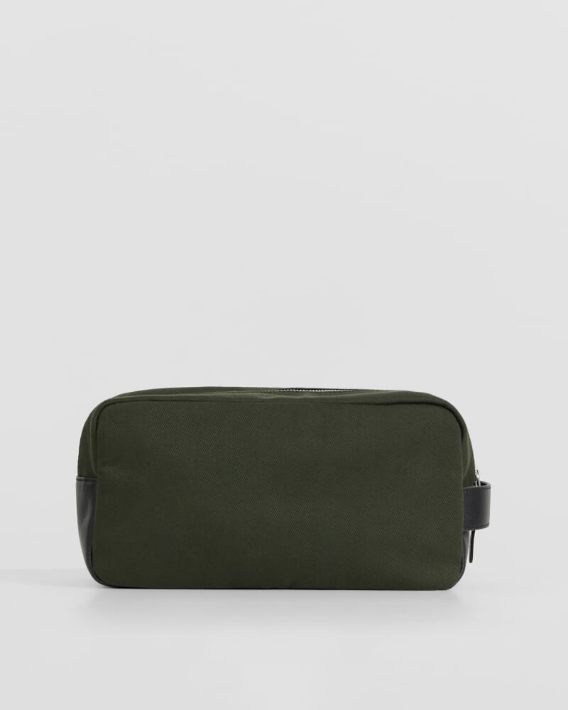 Howard Wash Bag in FOREST