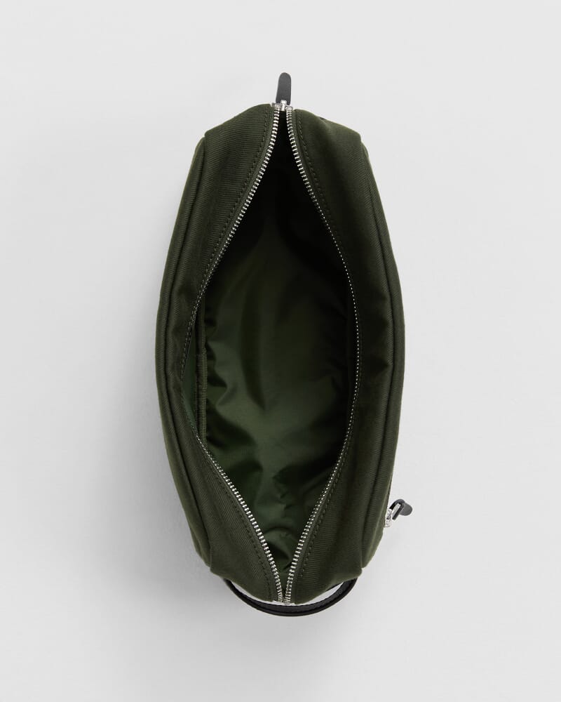 Howard Wash Bag in FOREST